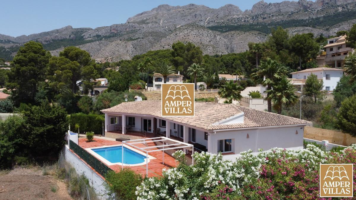Spacieuse villa ensoleillée près d'Altea la Vella, avec de belles vues.